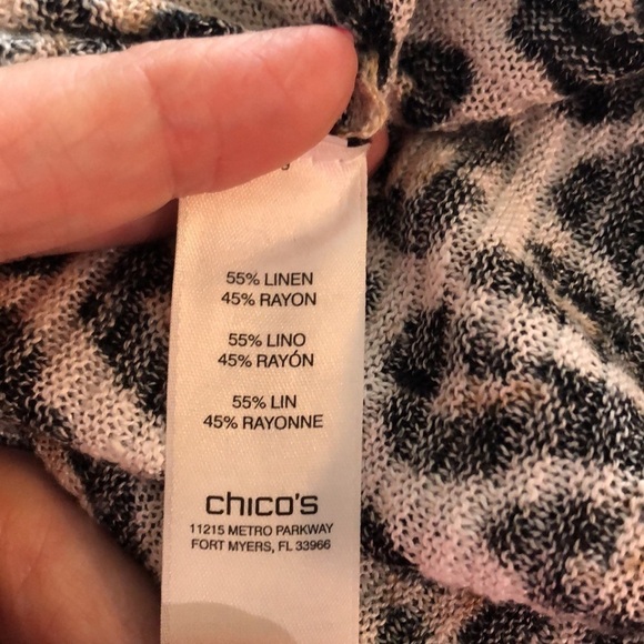 Chico’s linen blend animal print 3/4 sleeve pull over top. Size 1(Chico size) - Picture 5 of 6